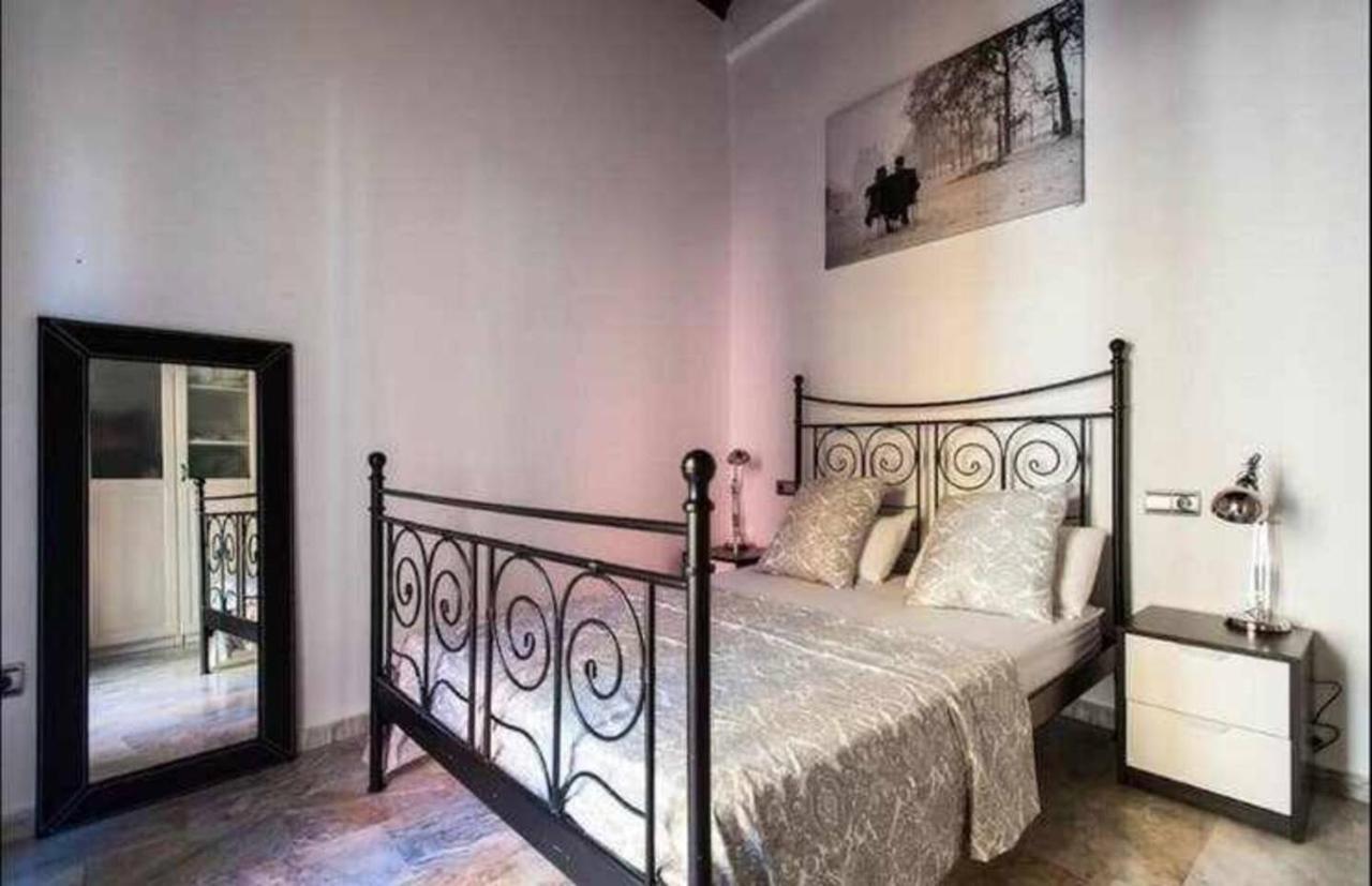 10 Min Walk To Giralda And Rooftop Sevilha Exterior foto